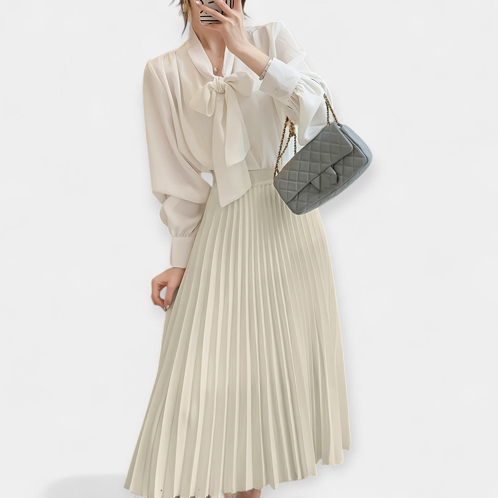 Wide pleated high-waist midi skirt in soft blush pink with a flowing silhouette