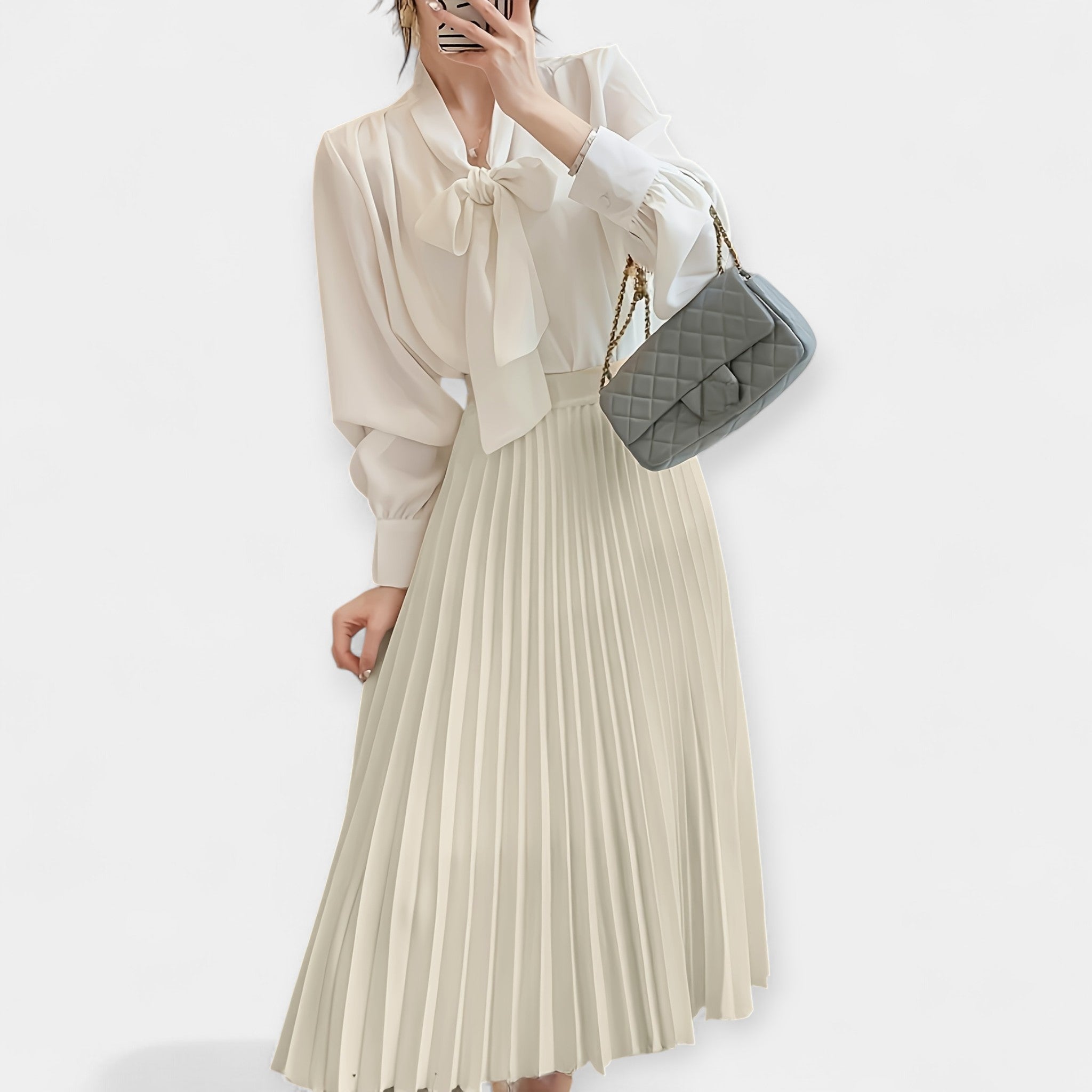 Wide pleated high-waist midi skirt in soft blush pink with a flowing silhouette