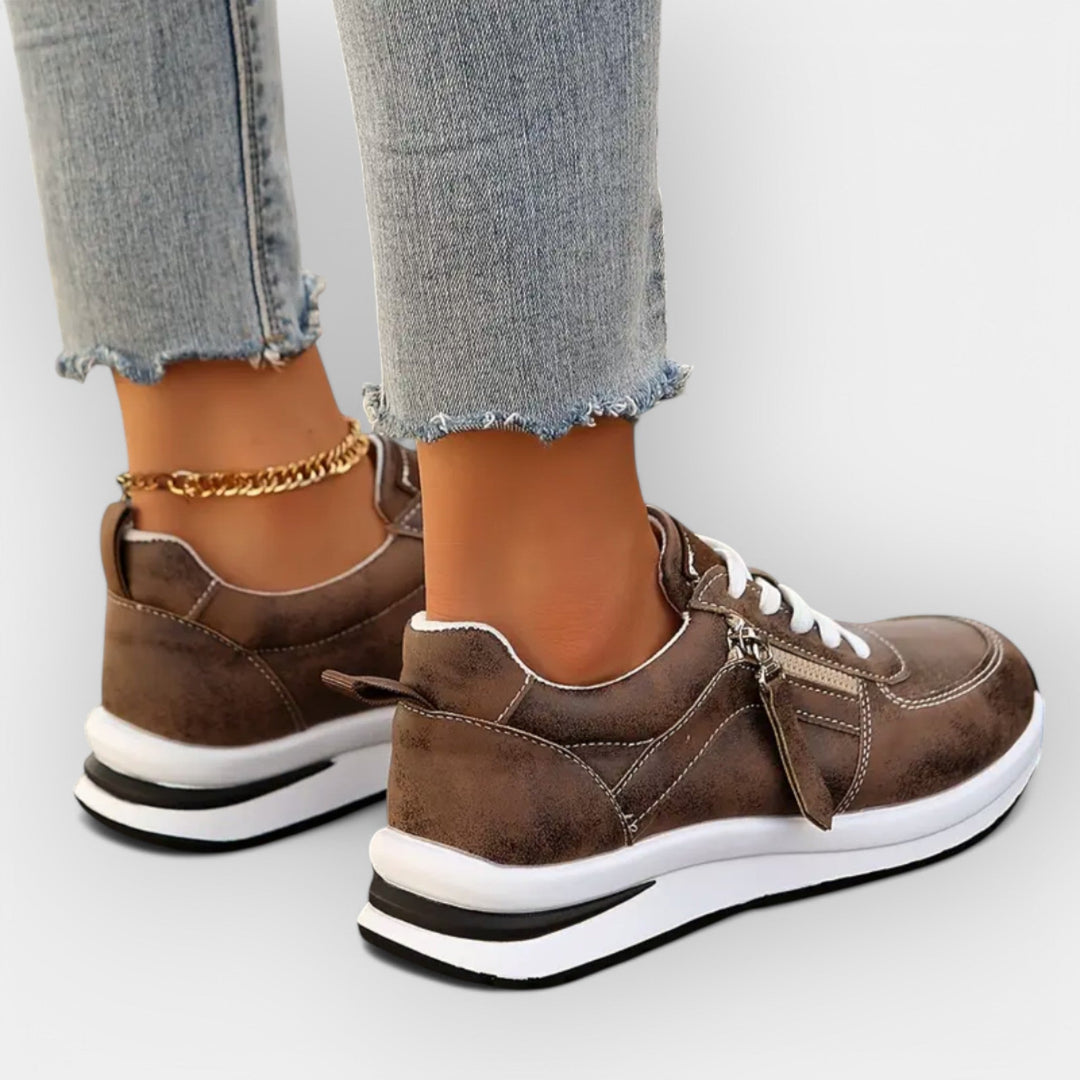 Women's elegant anatomic trainers in black with a supportive cushioned sole