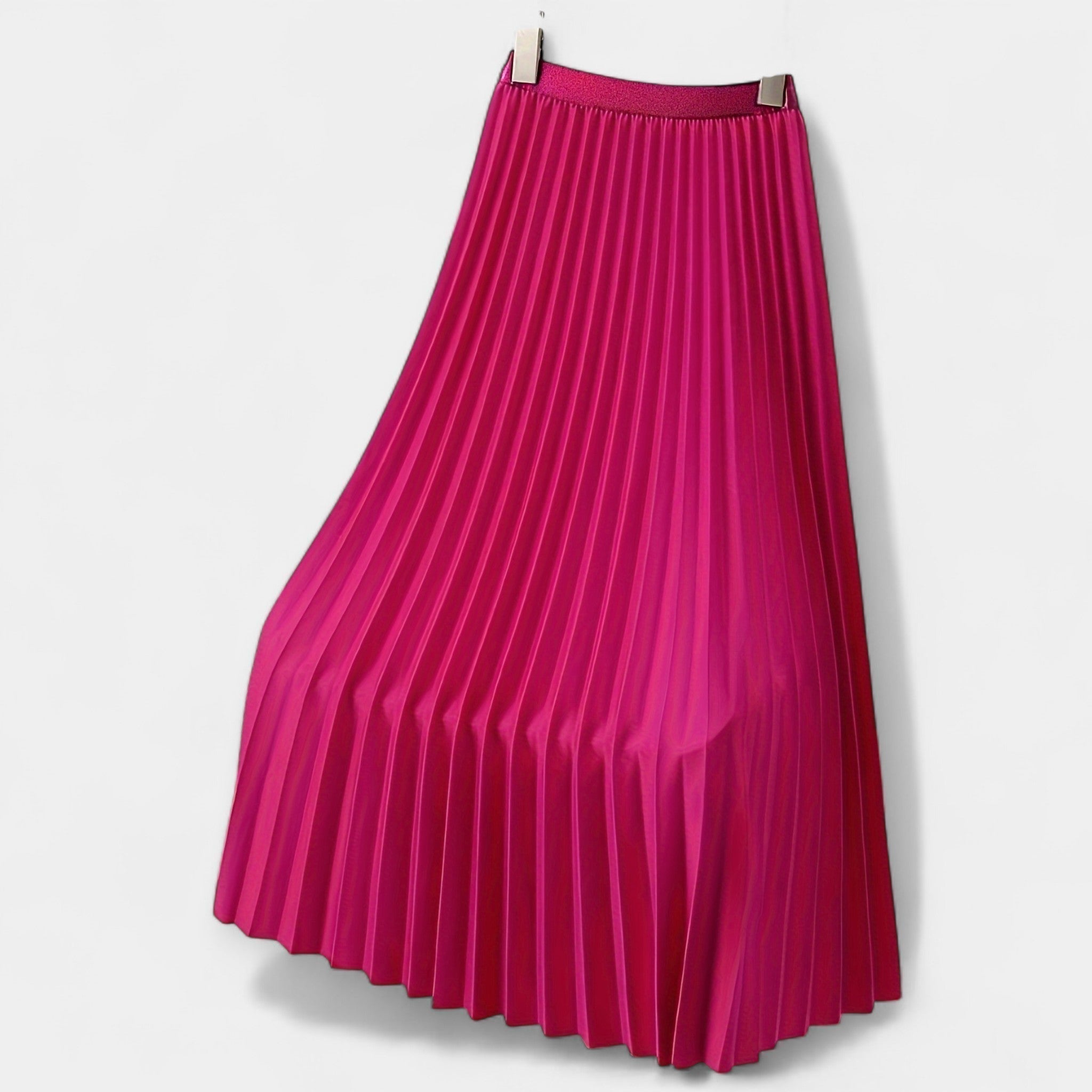 Wide pleated high-waist midi skirt in soft blush pink with a flowing silhouette