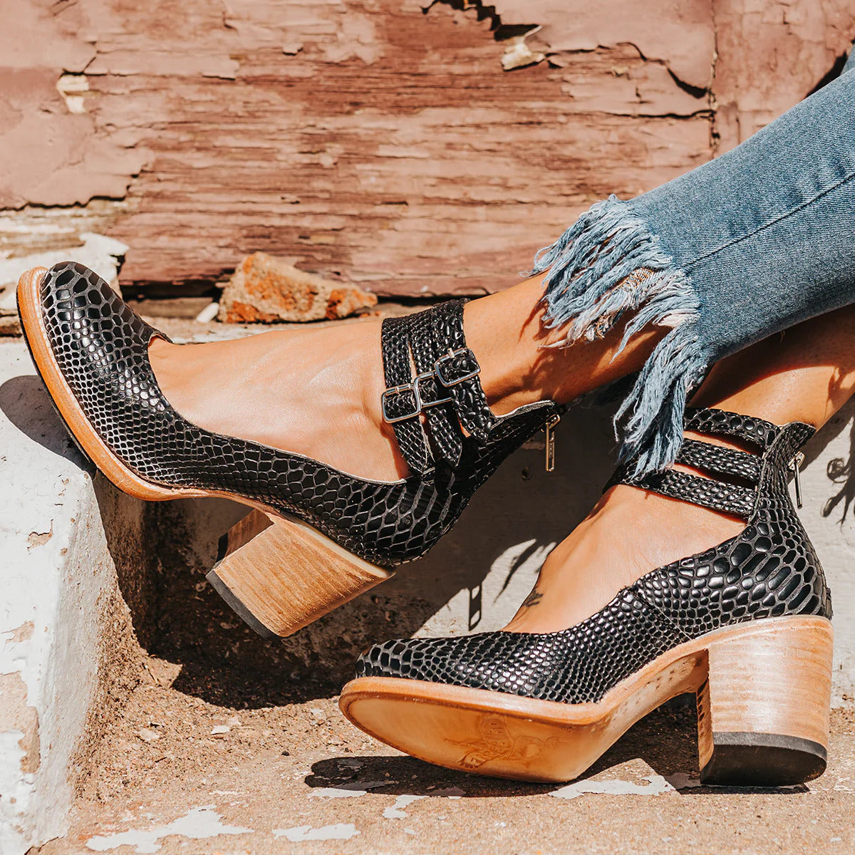 Women's block heel strappy shoes in brown with a vintage-inspired multi-strap design