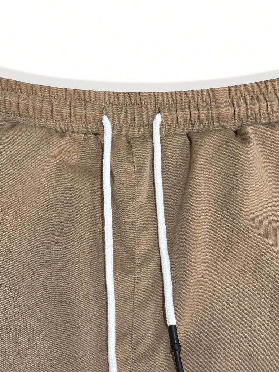 Men's modern urban cargo trousers in beige with cargo pockets and elasticated ankle cuffs