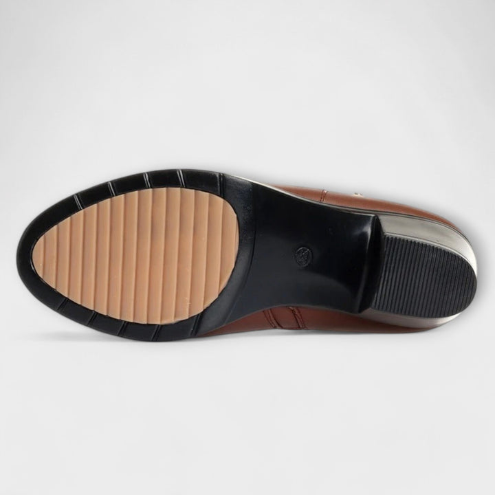 Heeled zip winter boots in brown and black with a smooth upper and elegant silhouette
