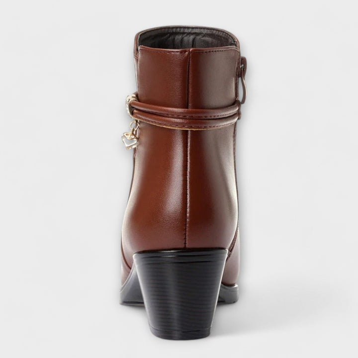 Heeled zip winter boots in brown and black with a smooth upper and elegant silhouette