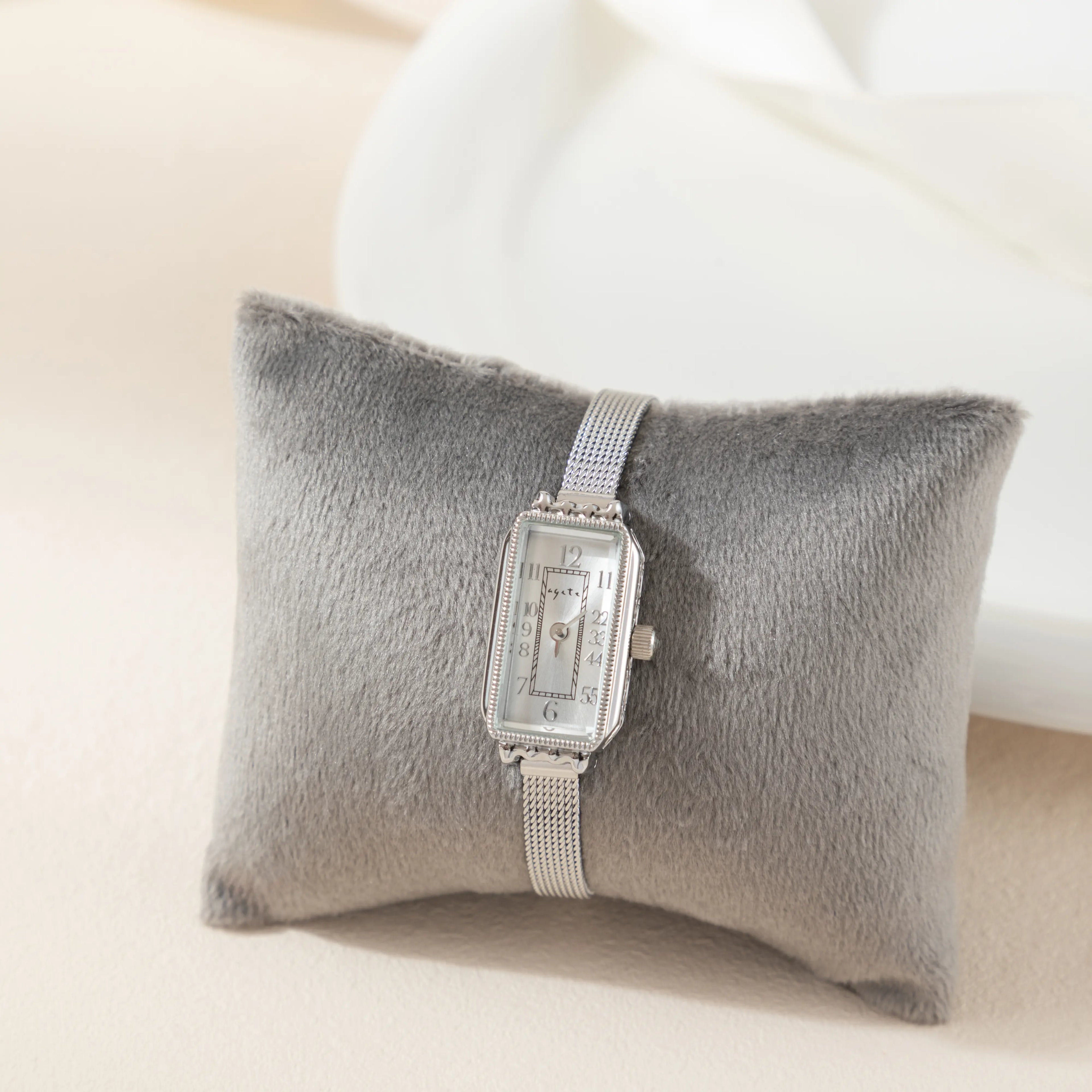 Women's classic watch with a textured strap and rounded dial in warm gold tone