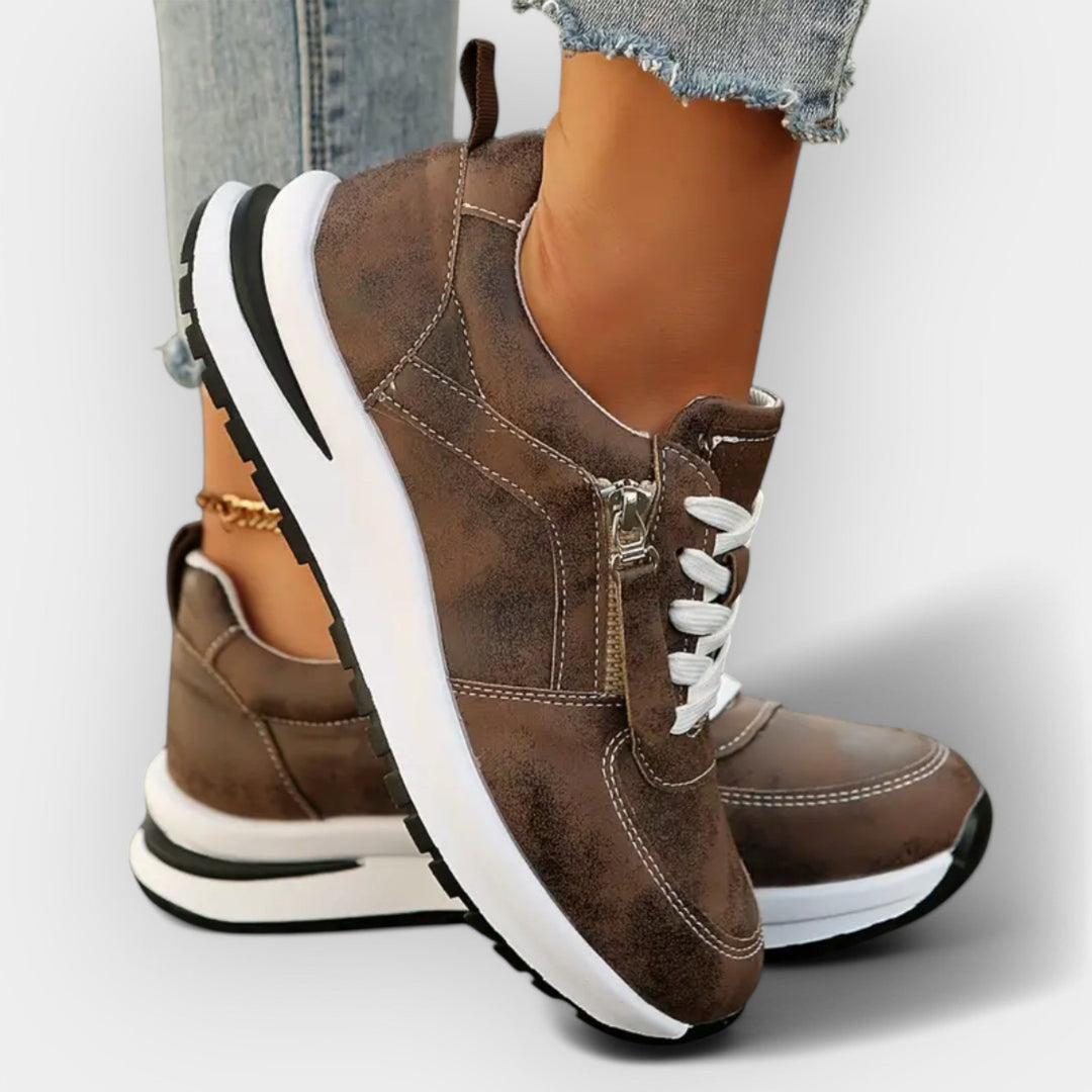 Women's elegant anatomic trainers in black with a supportive cushioned sole