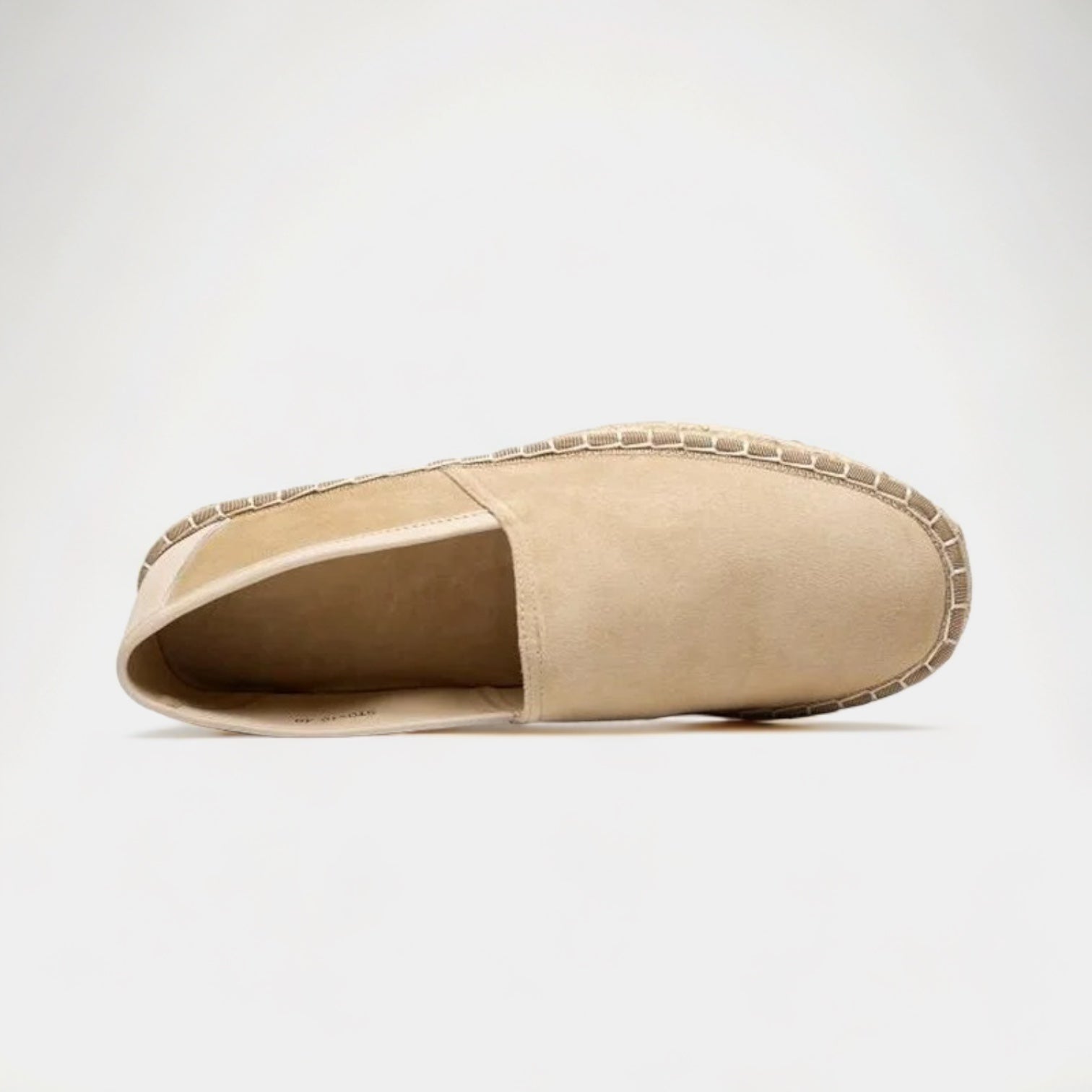 Men's tasselled loafers in camel brown with a classic, structured shape and refined detailing
