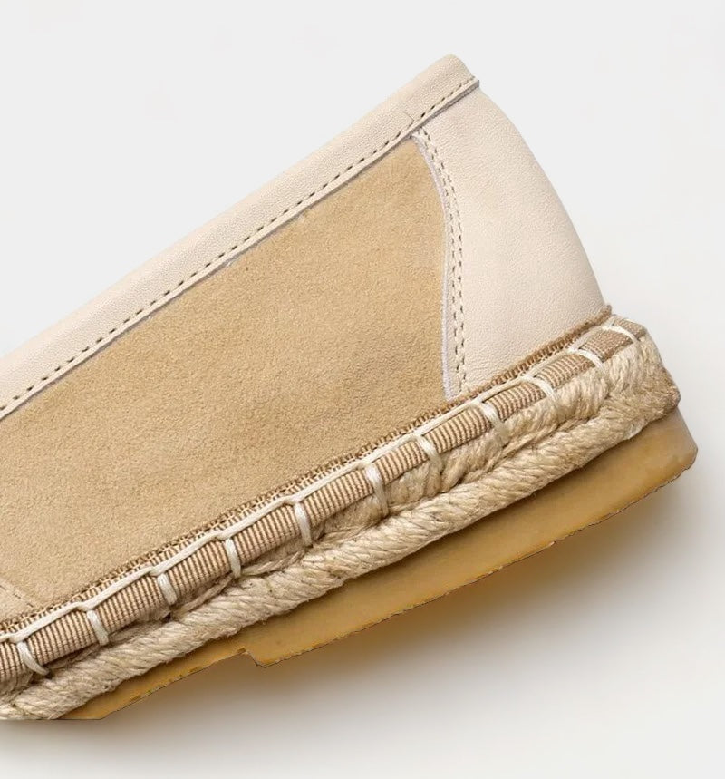 Men's tasselled loafers in camel brown with a classic, structured shape and refined detailing