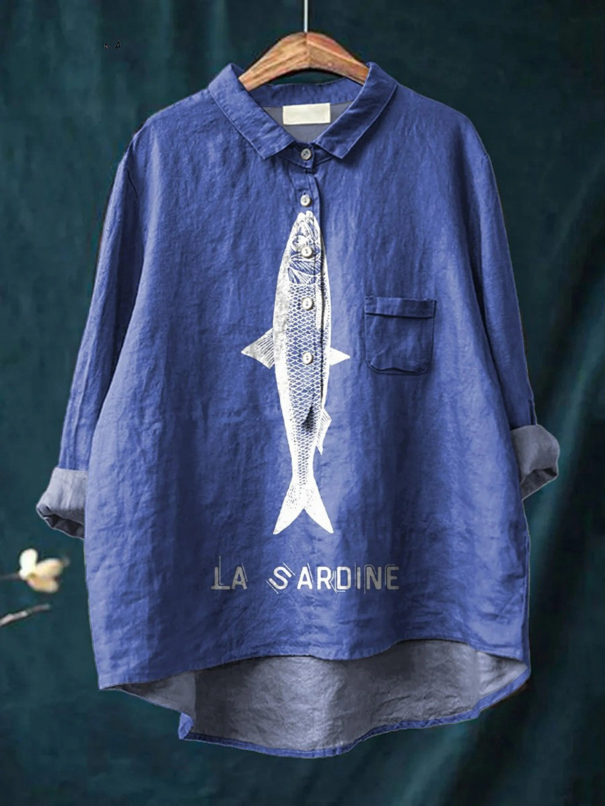 A multicolour light classic top in blue, yellow, red and green with a relaxed, polished silhouette