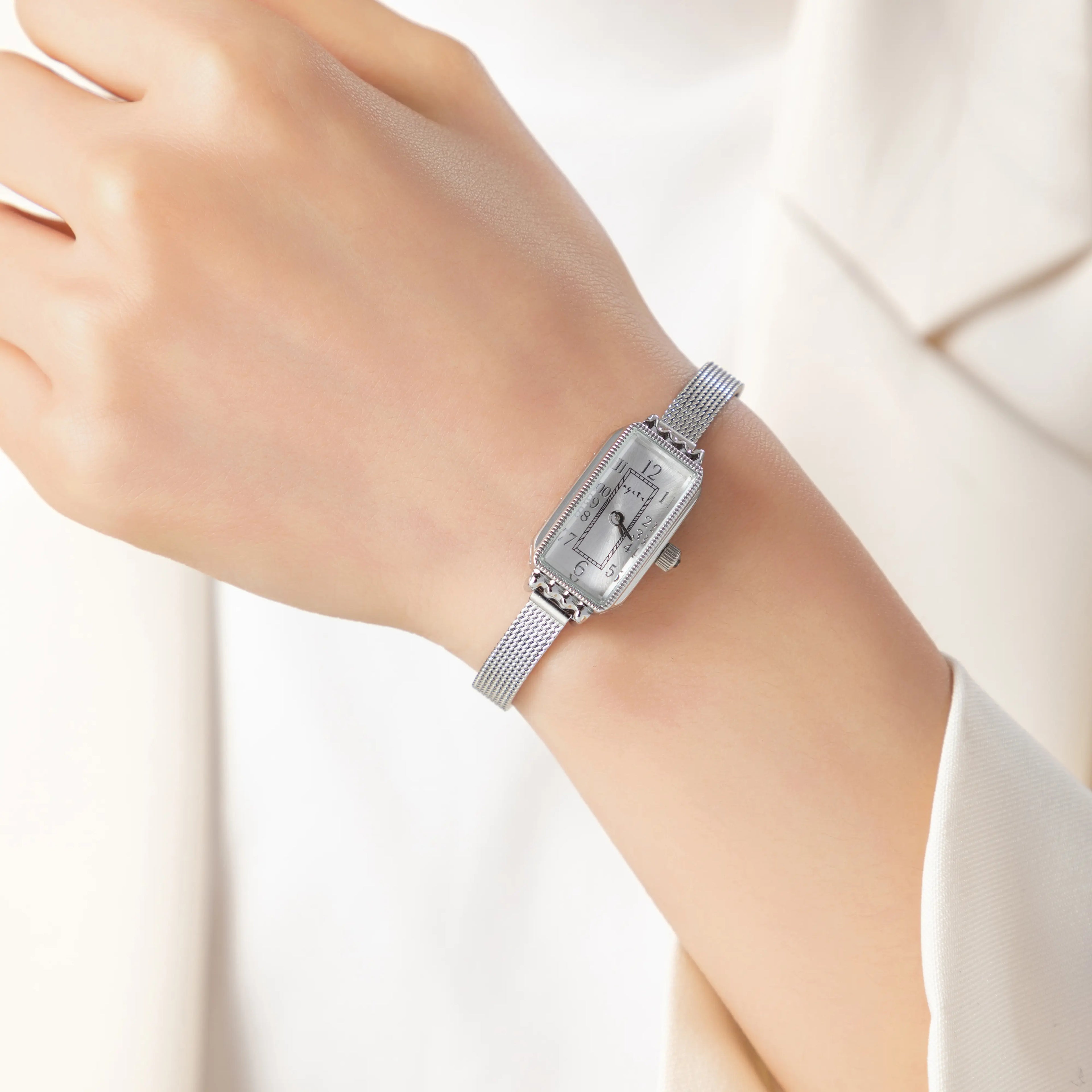 Women's classic watch with a textured strap and rounded dial in warm gold tone