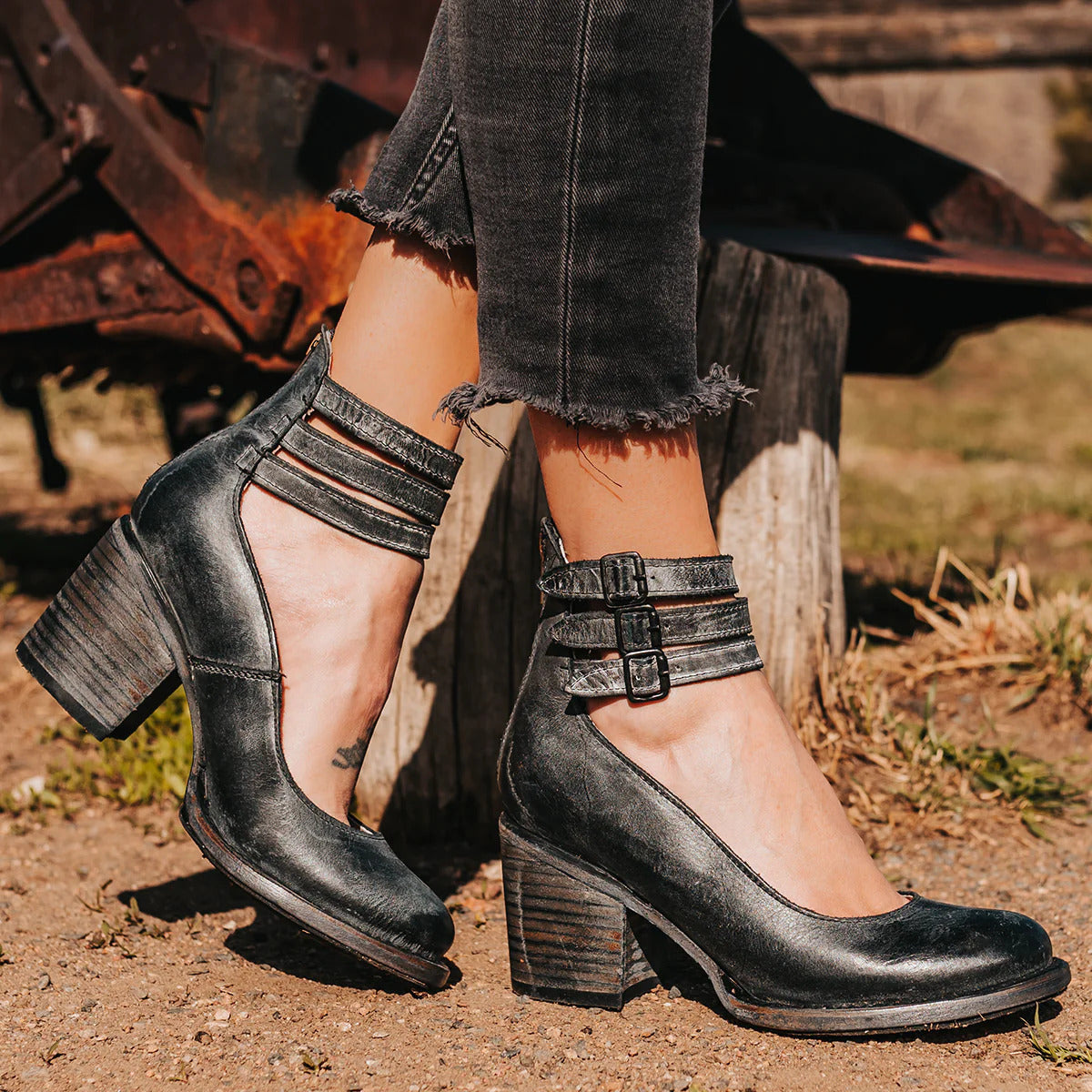 Women's block heel strappy shoes in brown with a vintage-inspired multi-strap design