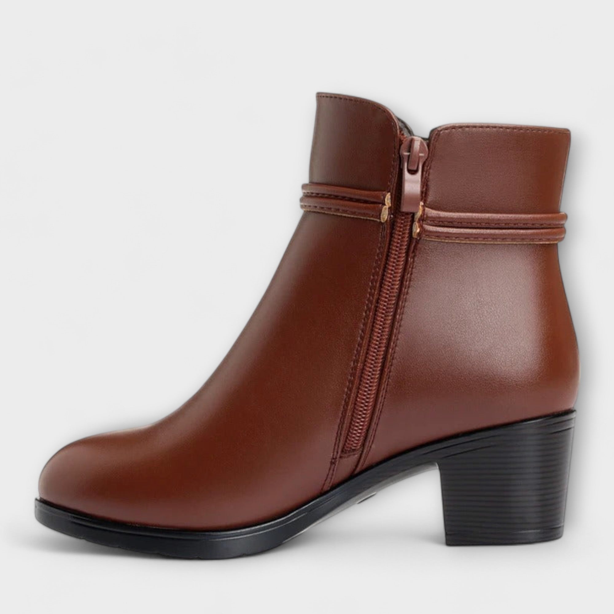 Heeled zip winter boots in brown and black with a smooth upper and elegant silhouette