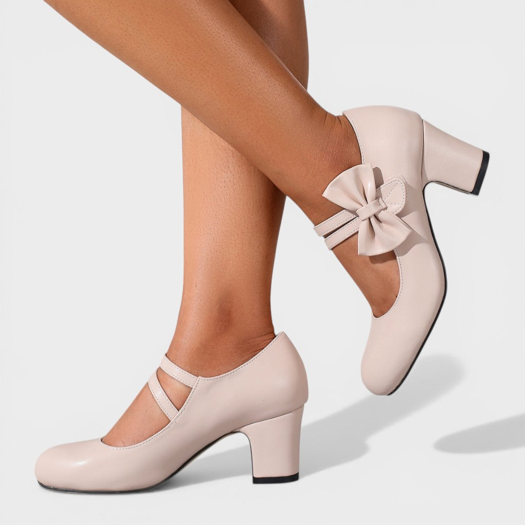 Women's mid-height heels in black with a soft delicate bow at the toe