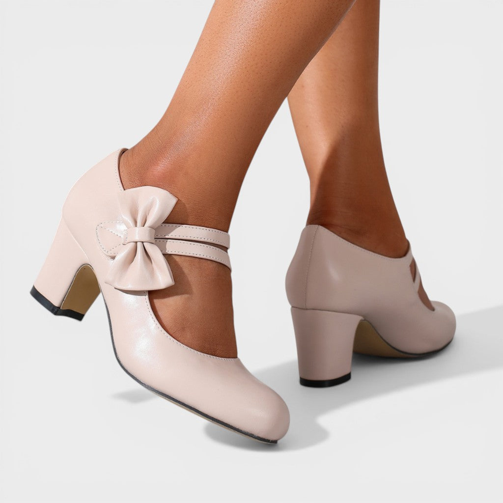 Women's mid-height heels in black with a soft delicate bow at the toe