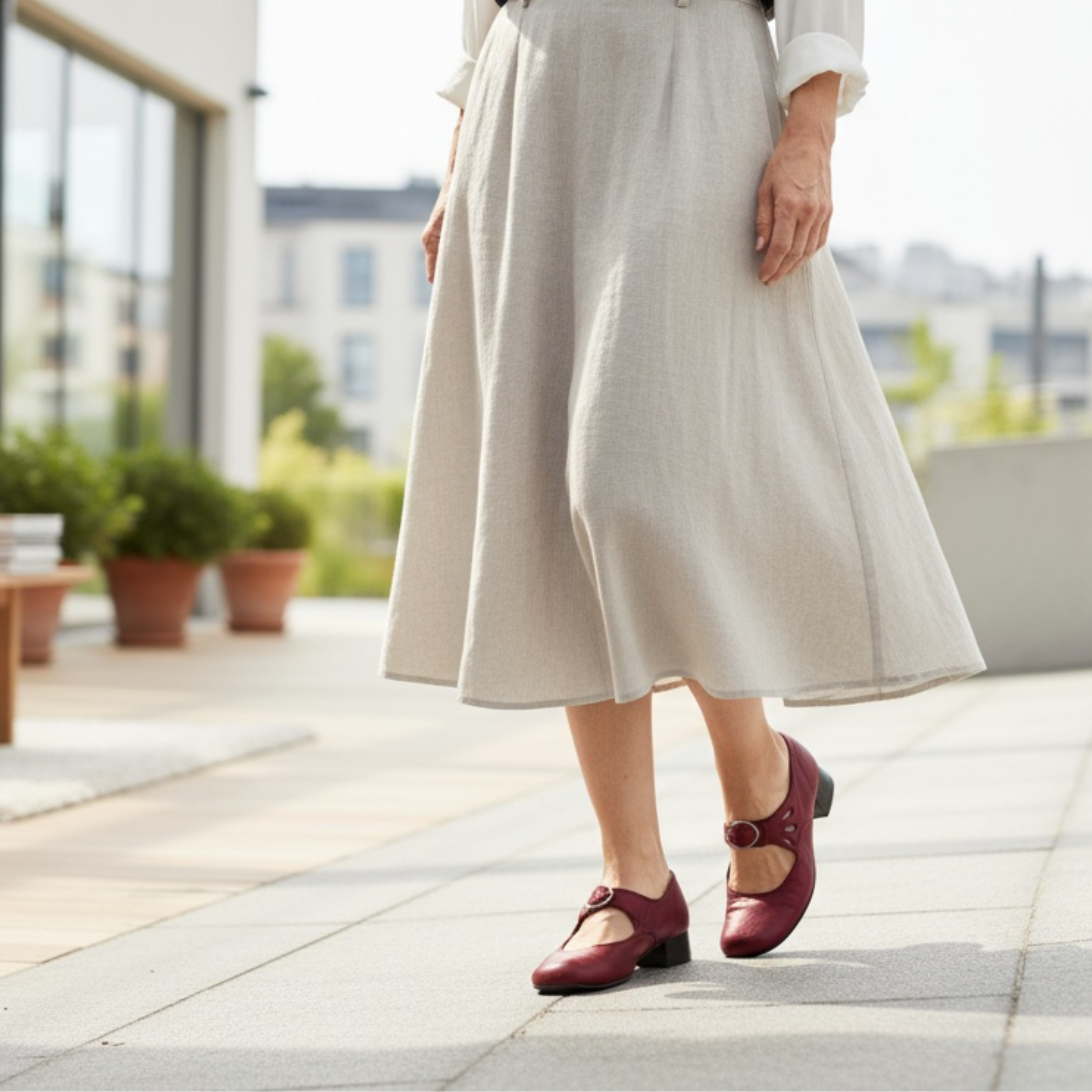 Classic comfort heeled shoes in black, red, brown and blue with a refined silhouette and cushioned sole