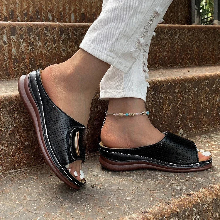 Open-work wedge sandals in bordeaux with a small metallic ornament on the upper