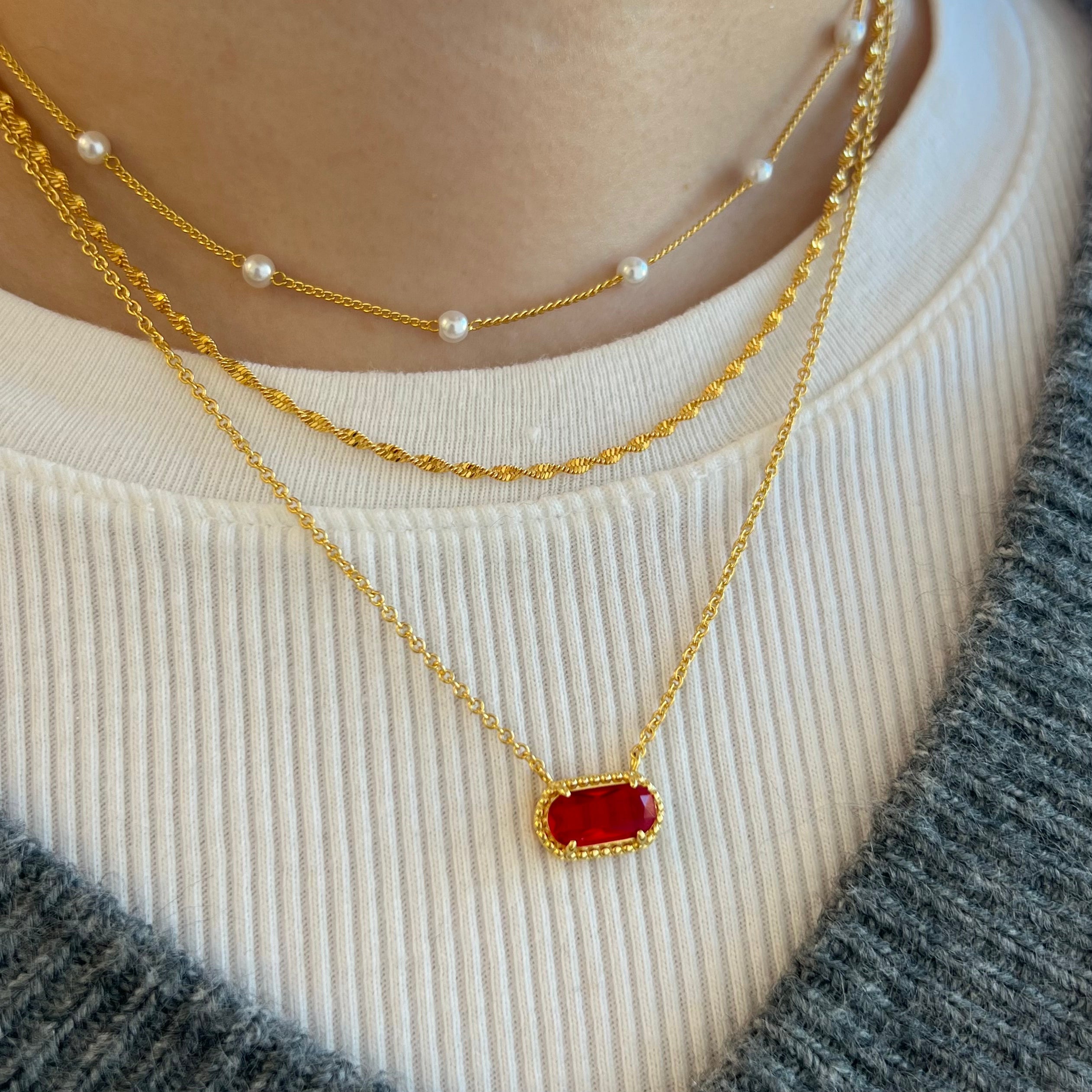 Delicate pendant necklace with coloured gemstone in turquoise