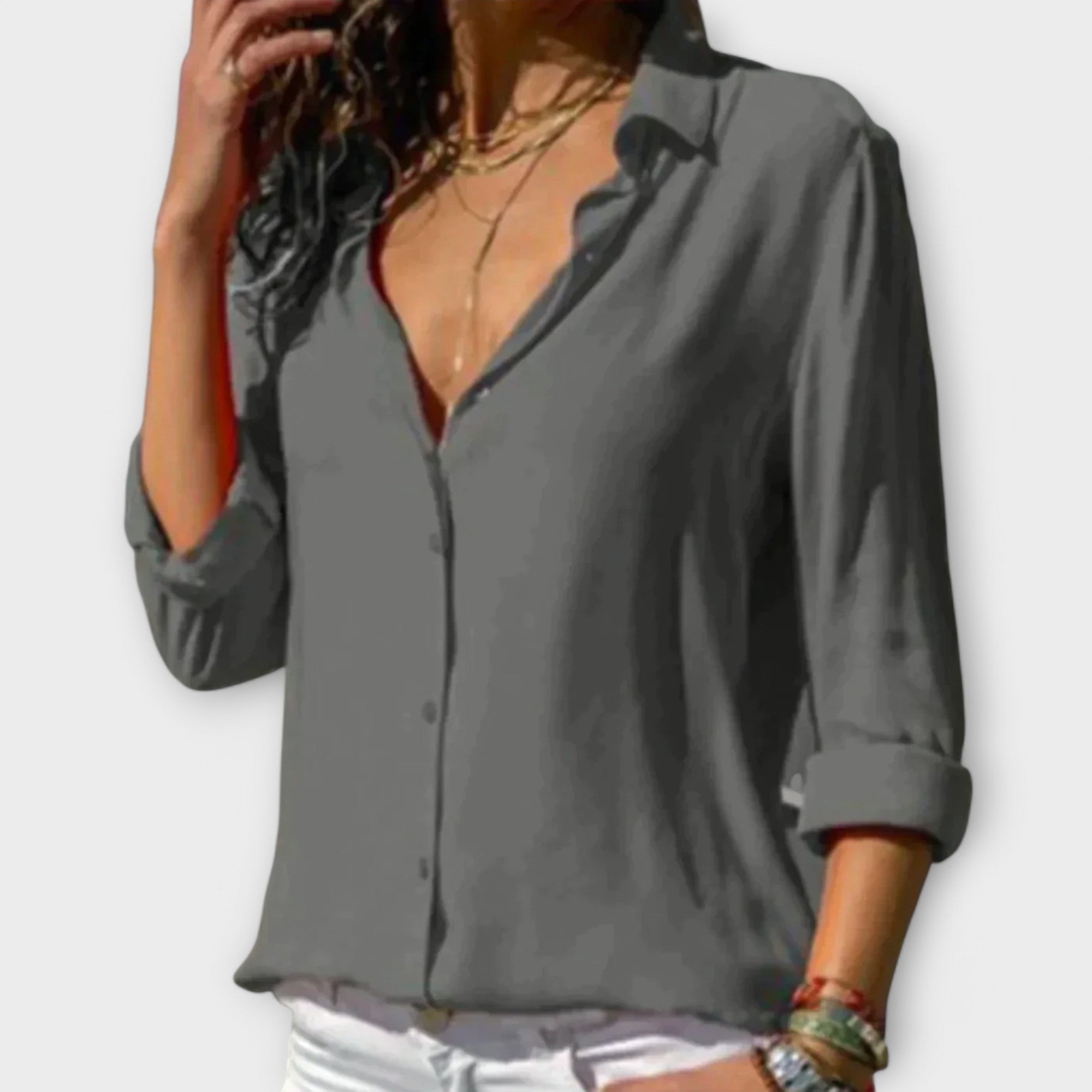 Classic white blouse with pleat-front detail, refined collar and three-quarter sleeves