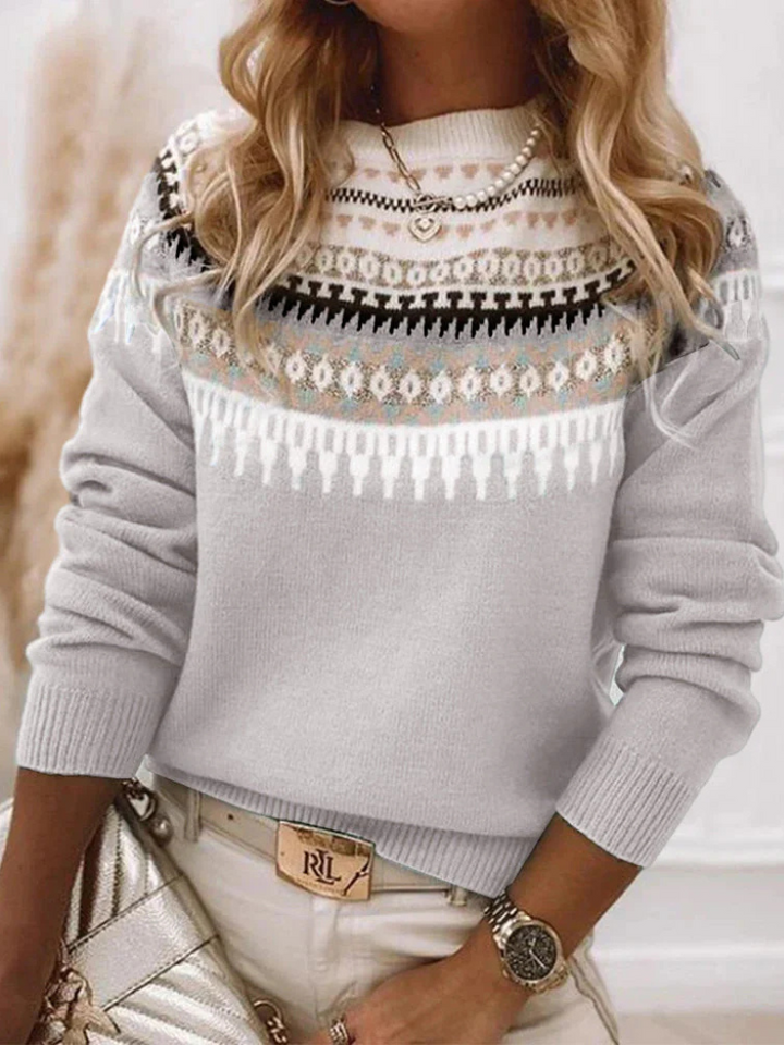 A woman wearing a soft jumper with a cream, black and beige Nordic pattern, warm and elegant.