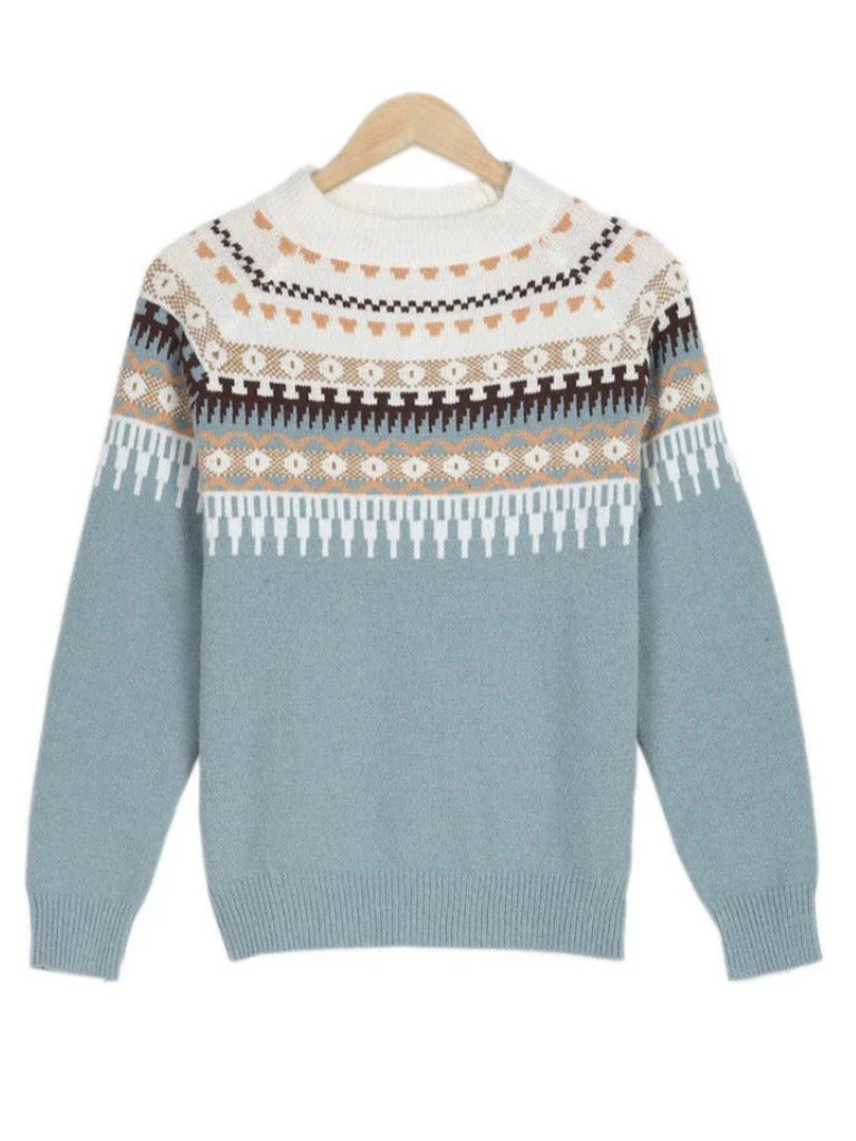 A woman wearing a soft jumper with a cream, black and beige Nordic pattern, warm and elegant.