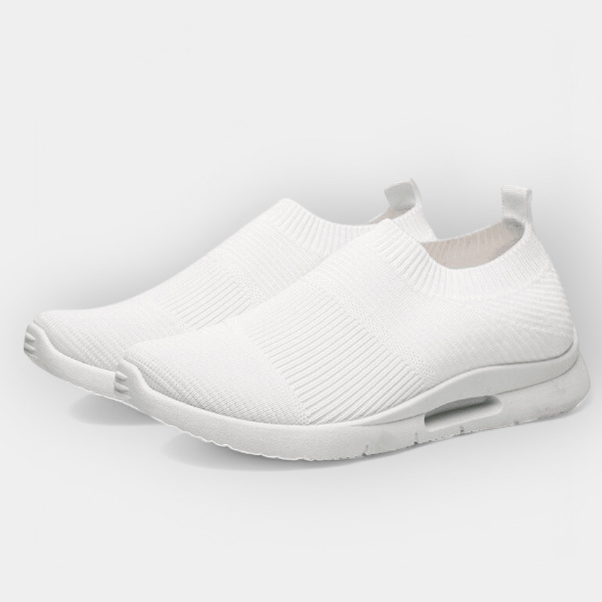 Women's cushioned walking trainers in black with a supportive ergonomic sole