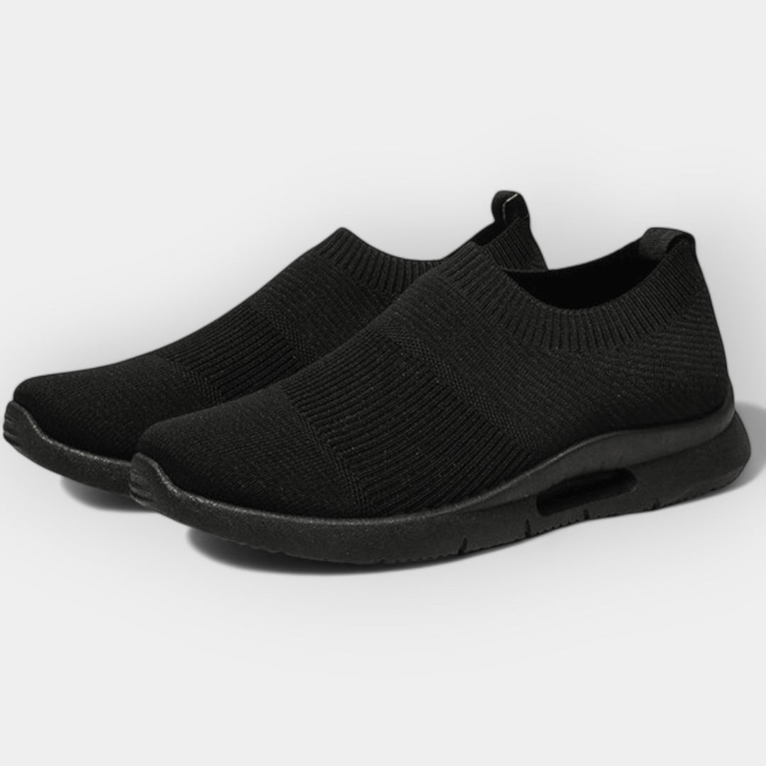 Women's cushioned walking trainers in black with a supportive ergonomic sole