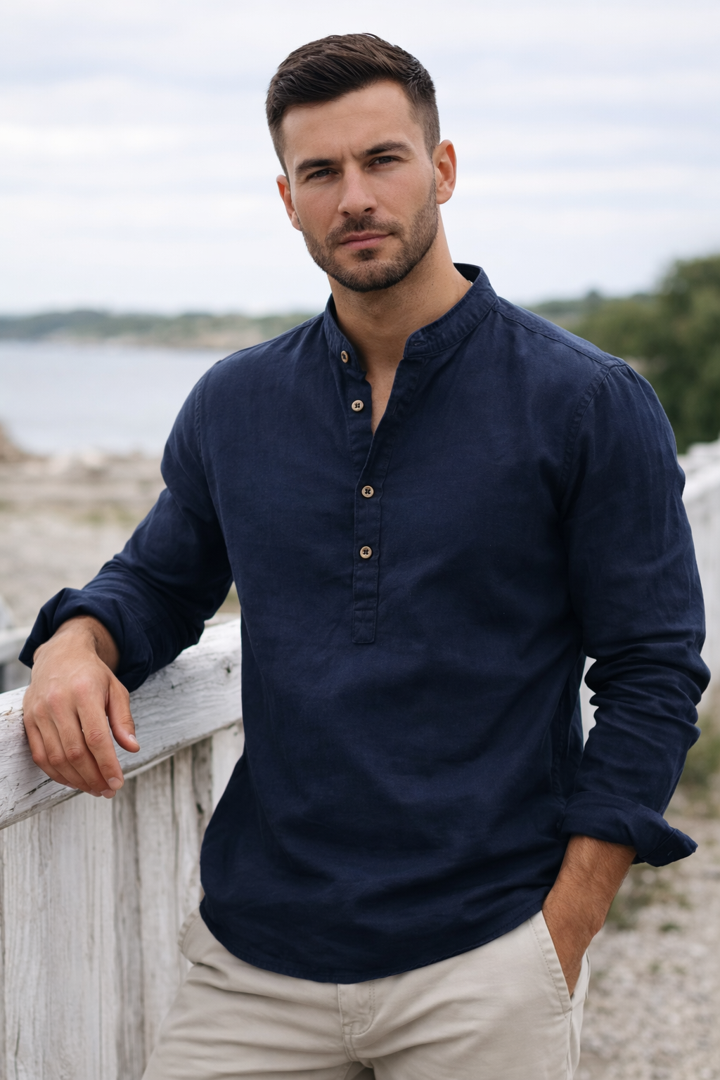 Men's lightweight relaxed shirt in beige with a clean, easy silhouette