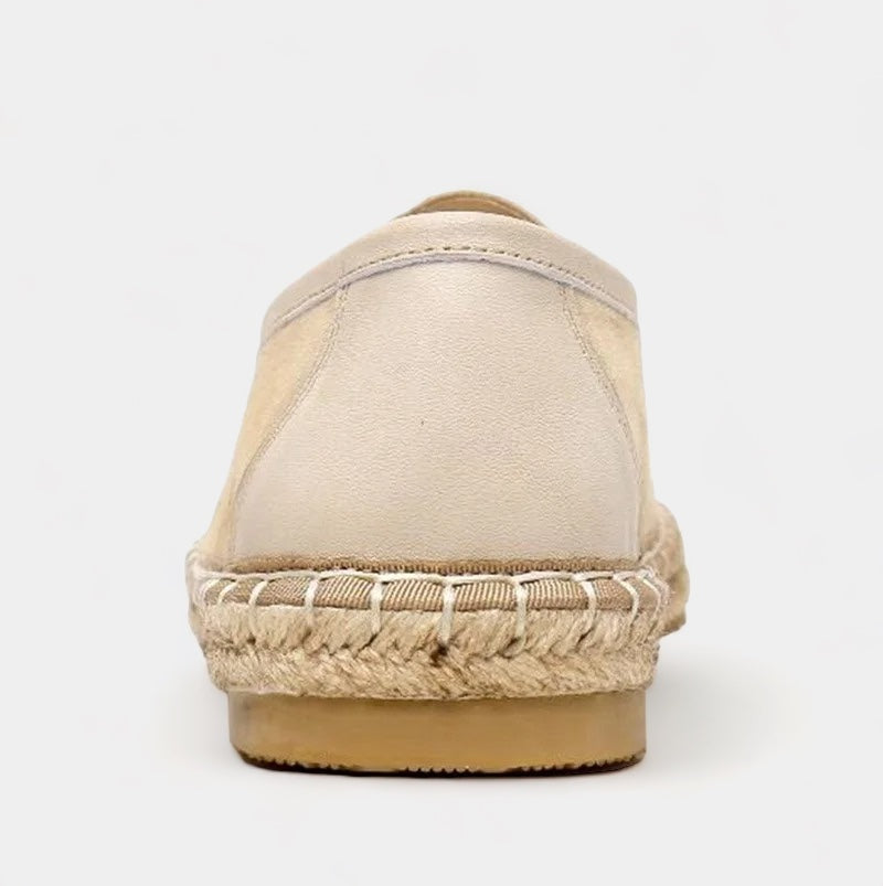 Men's tasselled loafers in camel brown with a classic, structured shape and refined detailing