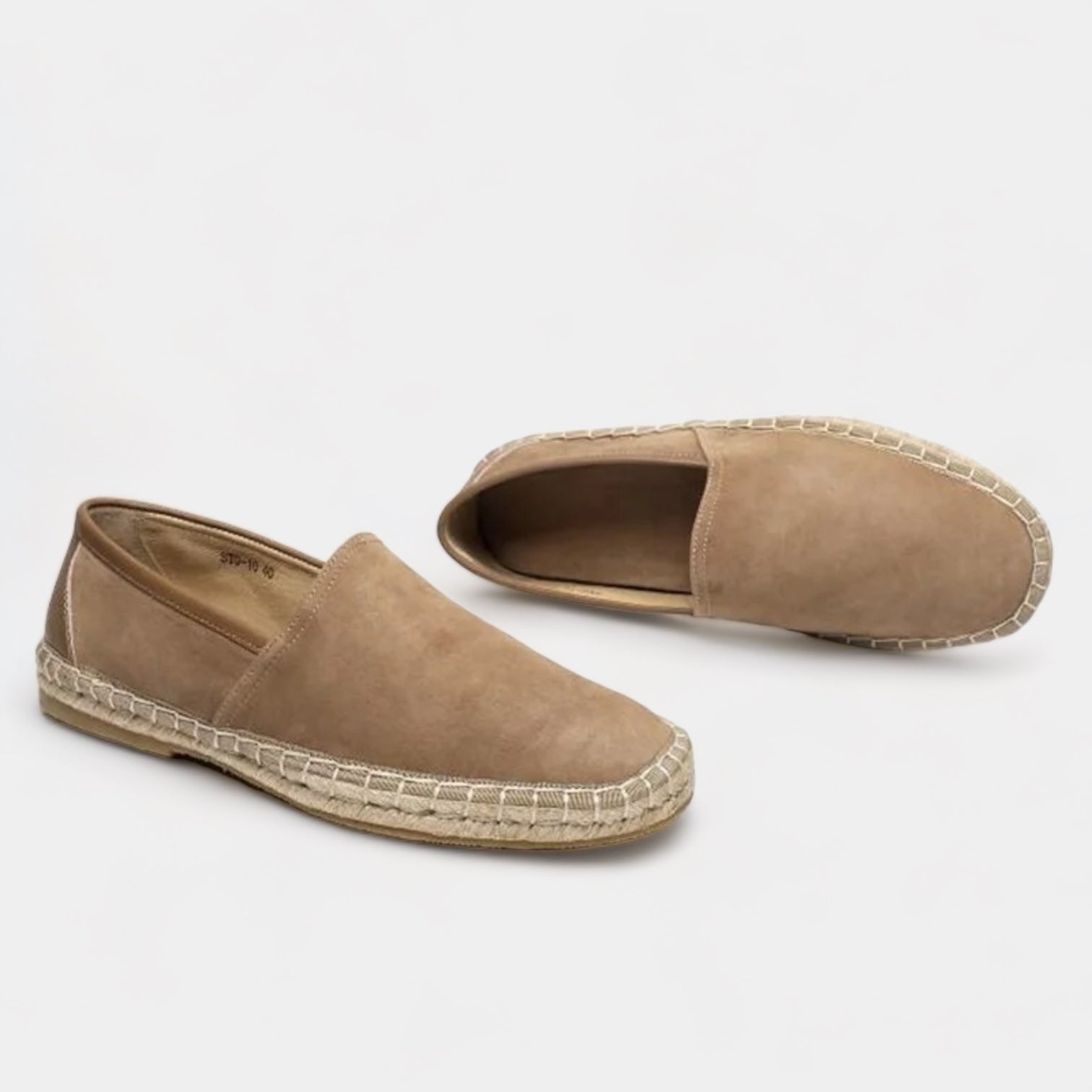 Men's tasselled loafers in camel brown with a classic, structured shape and refined detailing