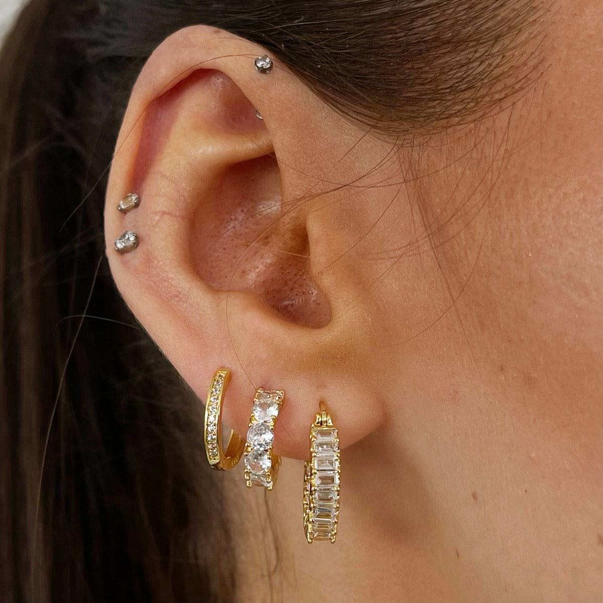 Drop earrings in clear crystal with a delicate sparkling finish