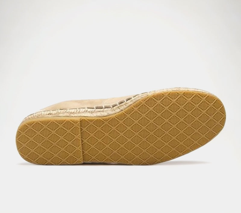 Men's tasselled loafers in camel brown with a classic, structured shape and refined detailing