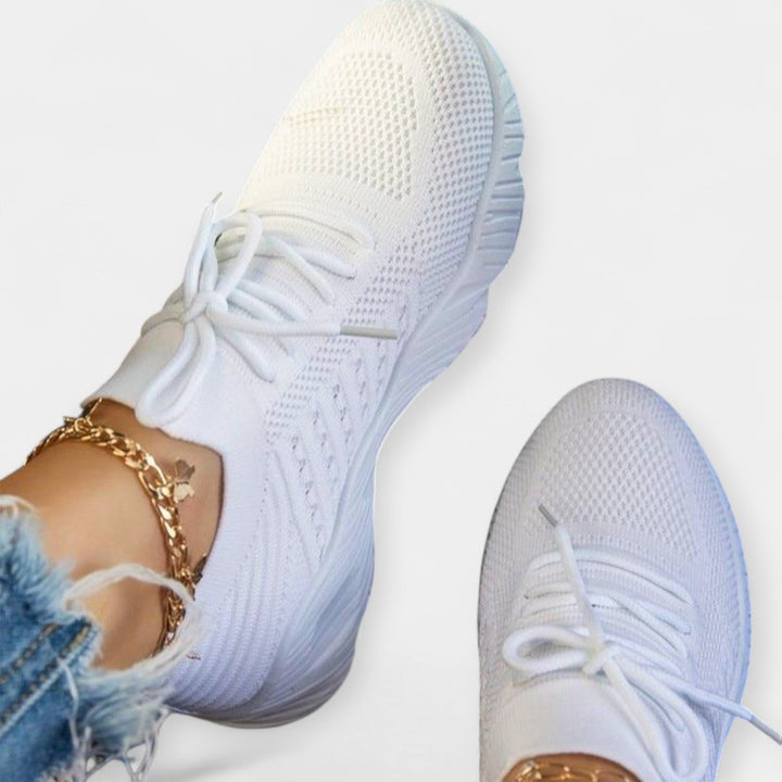 Women's ultra-light comfort trainers in white with a flexible non-slip sole