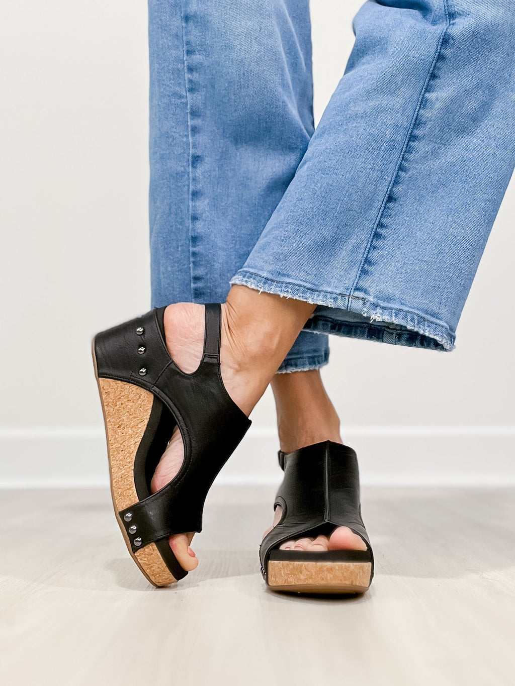 Glitter wedge sandals in silver with an ankle strap and a sparkling upper