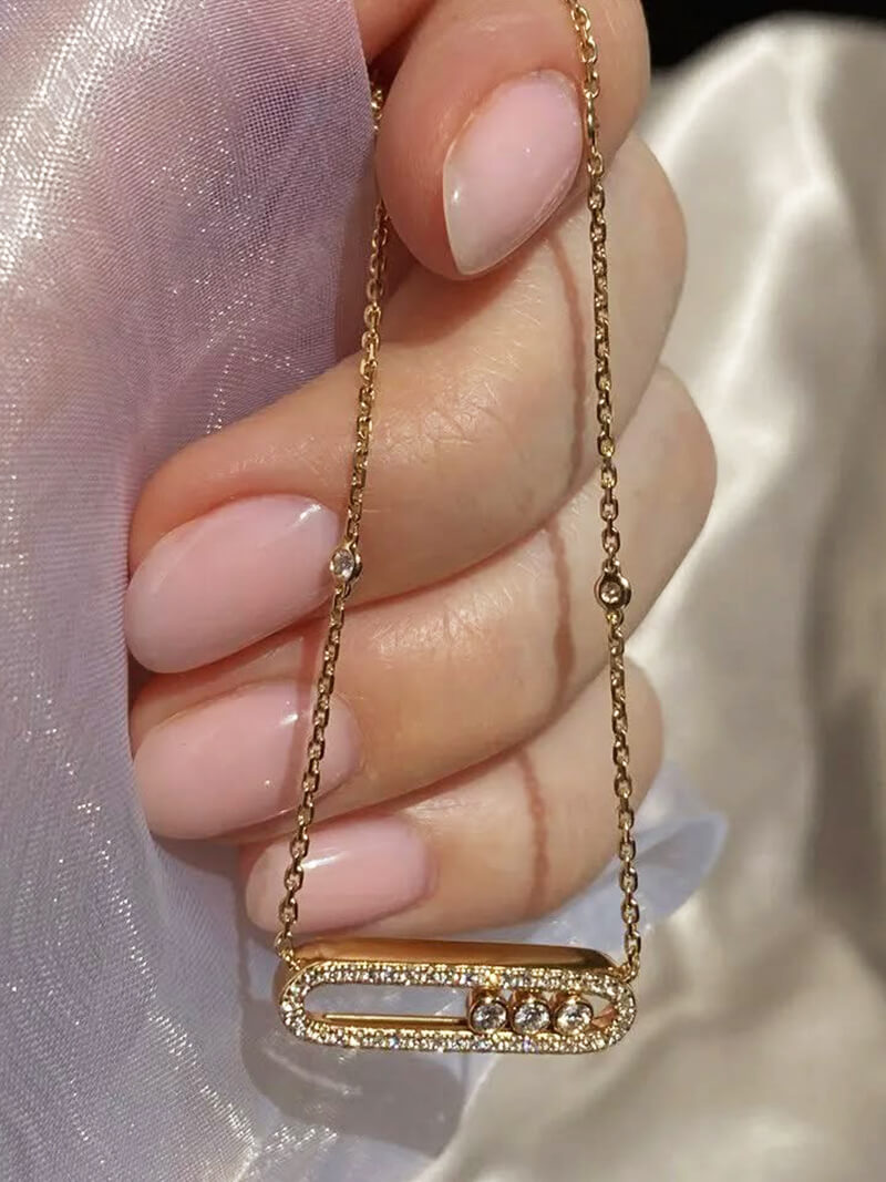 Delicate pendant necklace with three dancing diamond stones in yellow gold finish
