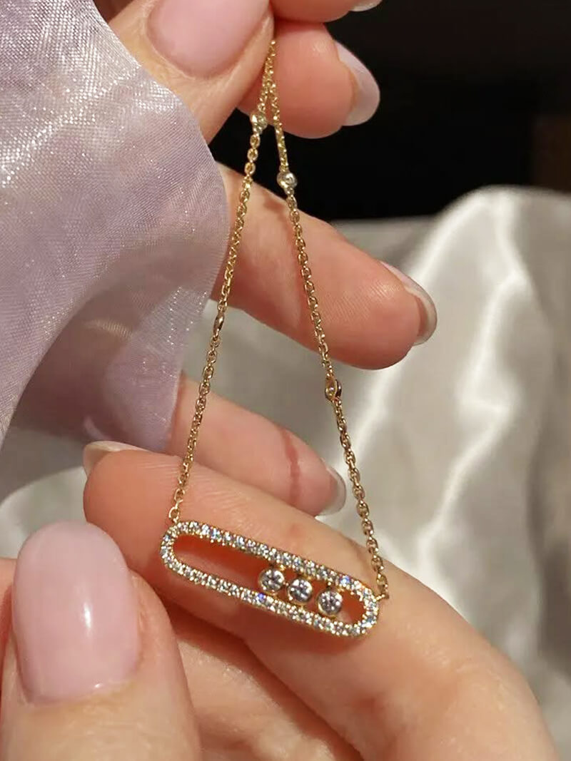 Delicate pendant necklace with three dancing diamond stones in yellow gold finish
