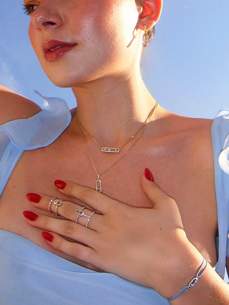 Delicate pendant necklace with three dancing diamond stones in yellow gold finish