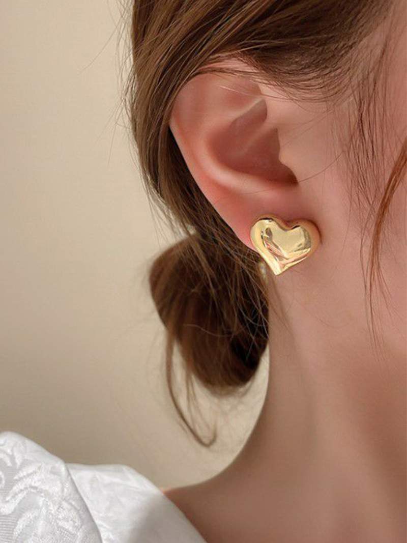 Delicate gold heart-shaped stud earrings