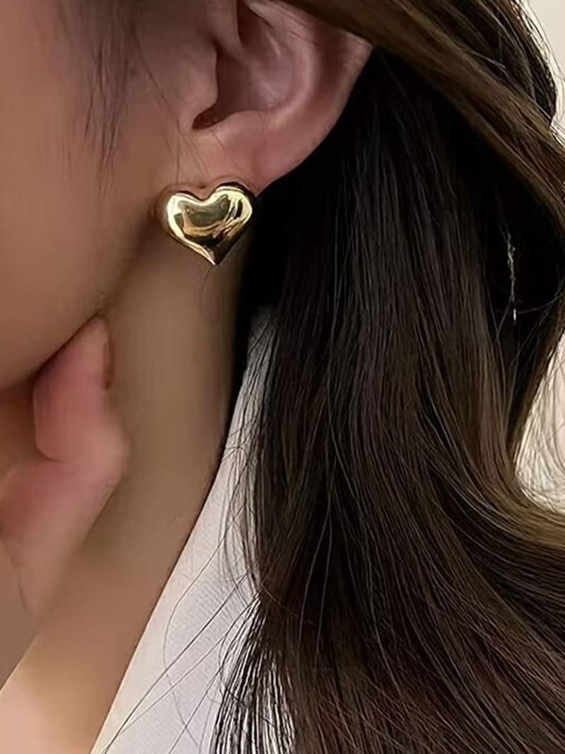 Delicate gold heart-shaped stud earrings