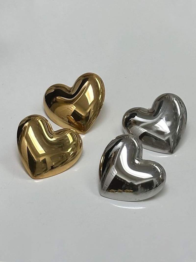 Delicate gold heart-shaped stud earrings