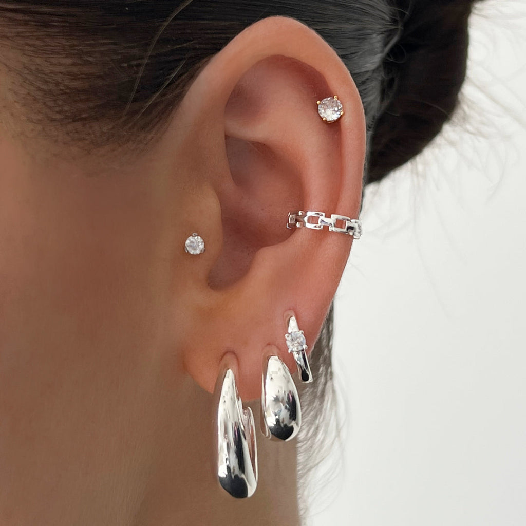 Classic gold hoop earrings in two sizes with polished finish