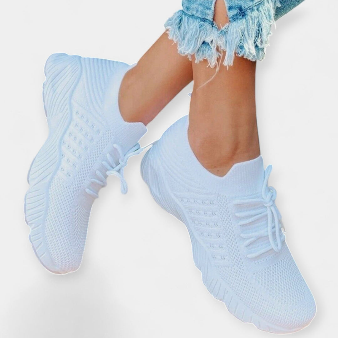 Women's ultra-light comfort trainers in white with a flexible non-slip sole