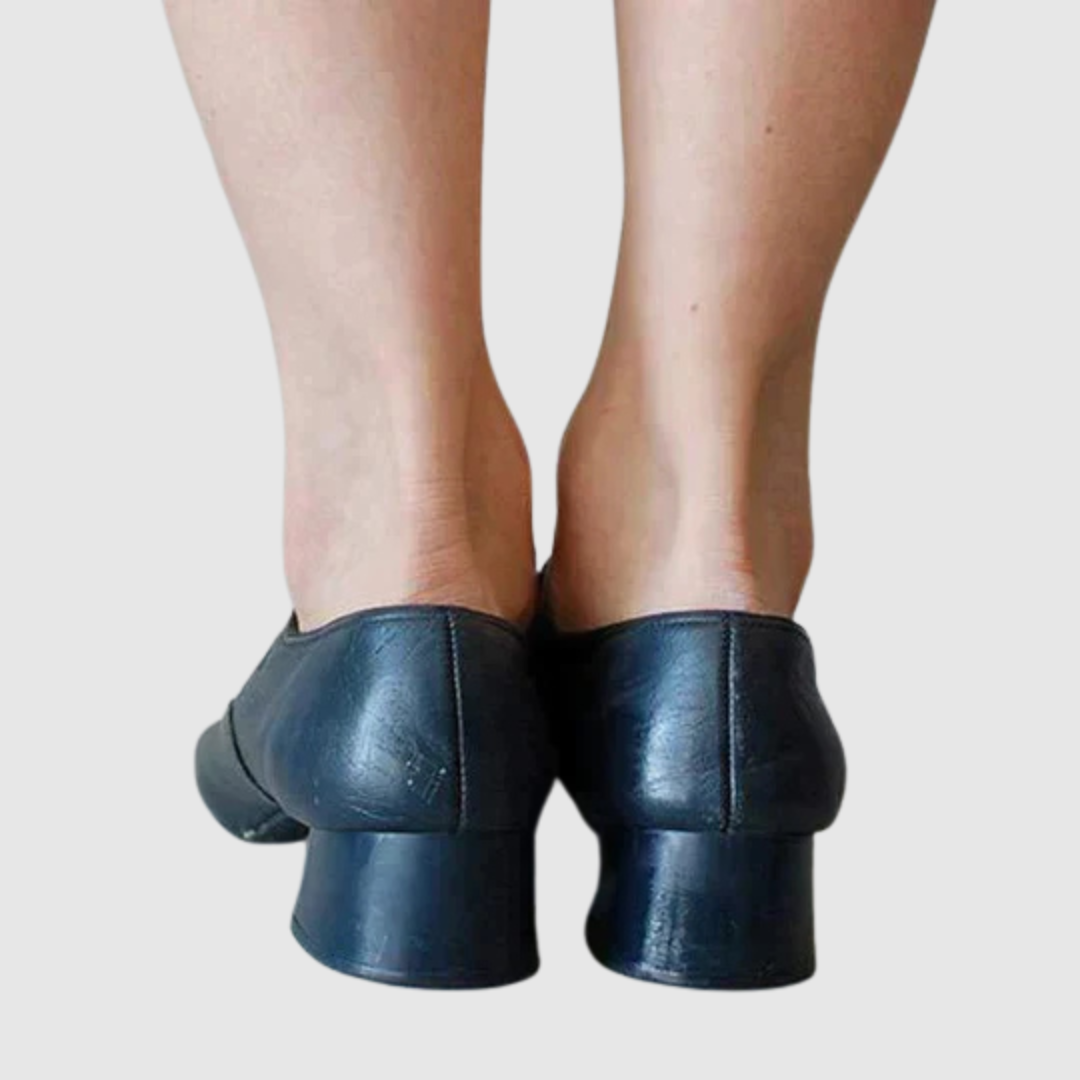 Classic comfort heeled shoes in black, red, brown and blue with a refined silhouette and cushioned sole
