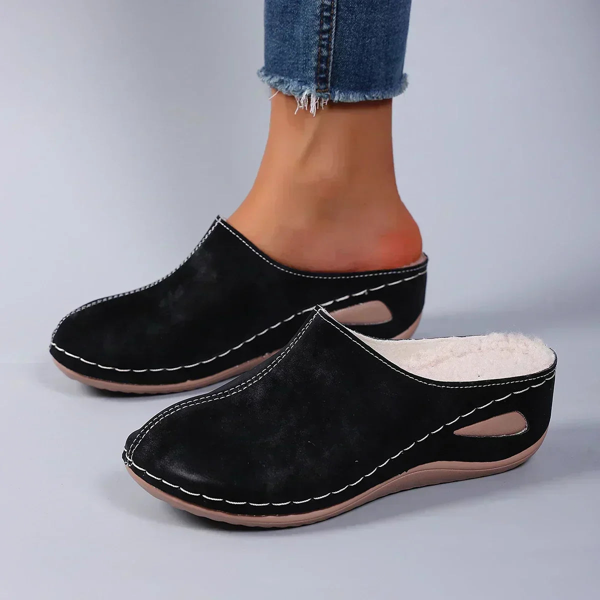 Women's lined cosy clogs in blue, black and brown with a padded interior