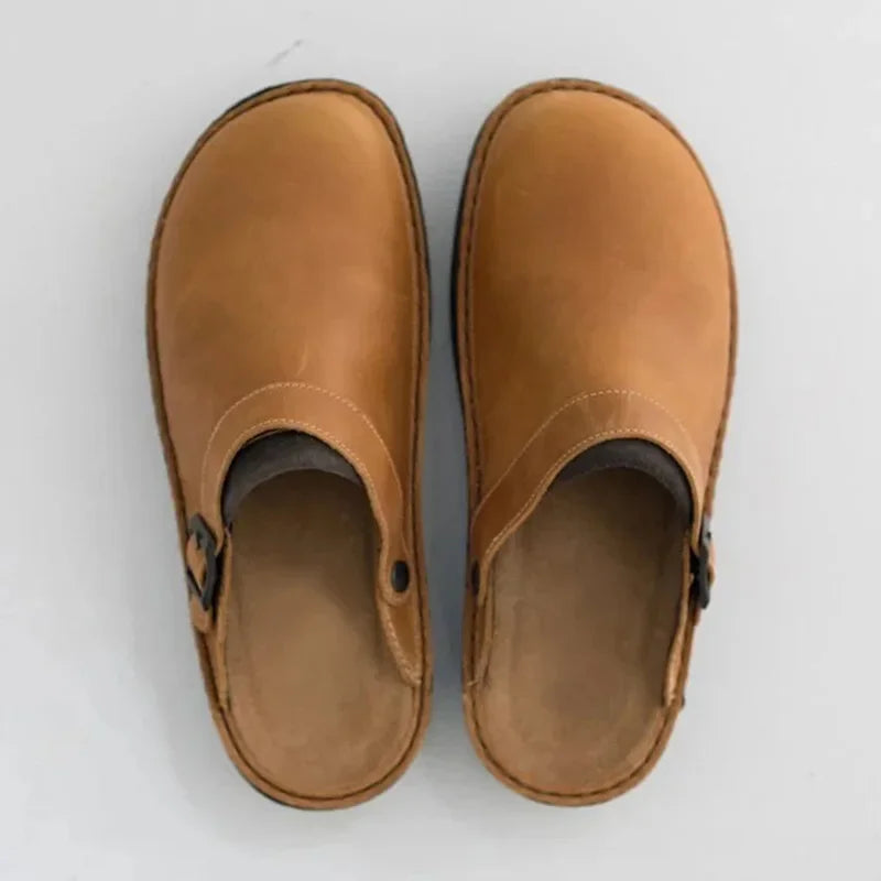 Casual slip-on closed-toe clogs in brown, black and khaki