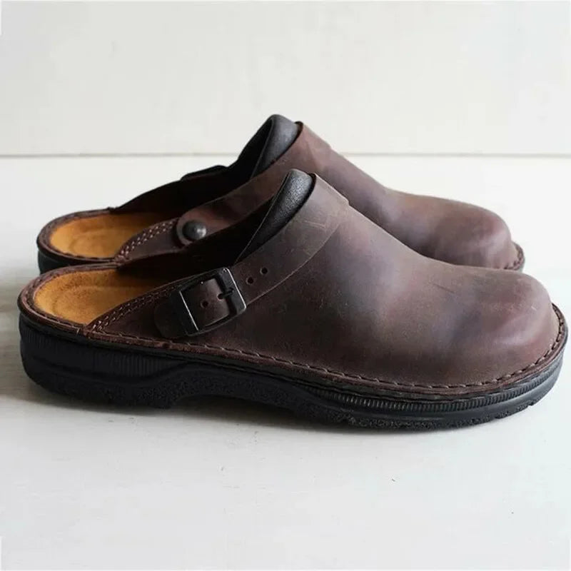 Casual slip-on closed-toe clogs in brown, black and khaki