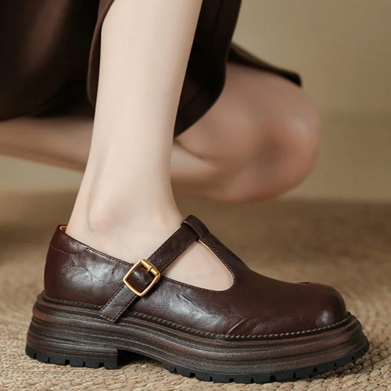 Linda | Orthopaedic shoes with T-strap