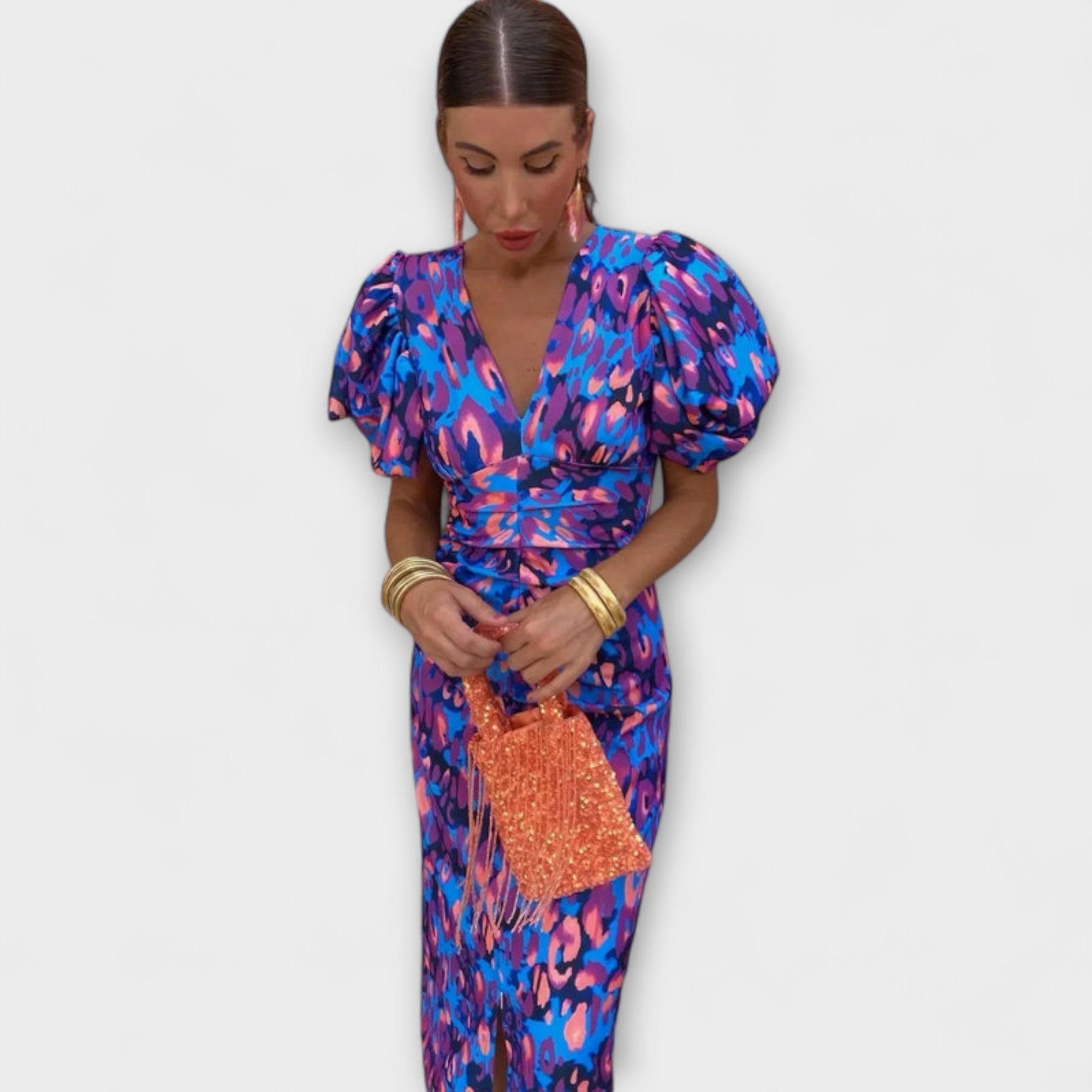 Floaty V-neck dress in orange with softly voluminous sleeves and a graceful silhouette