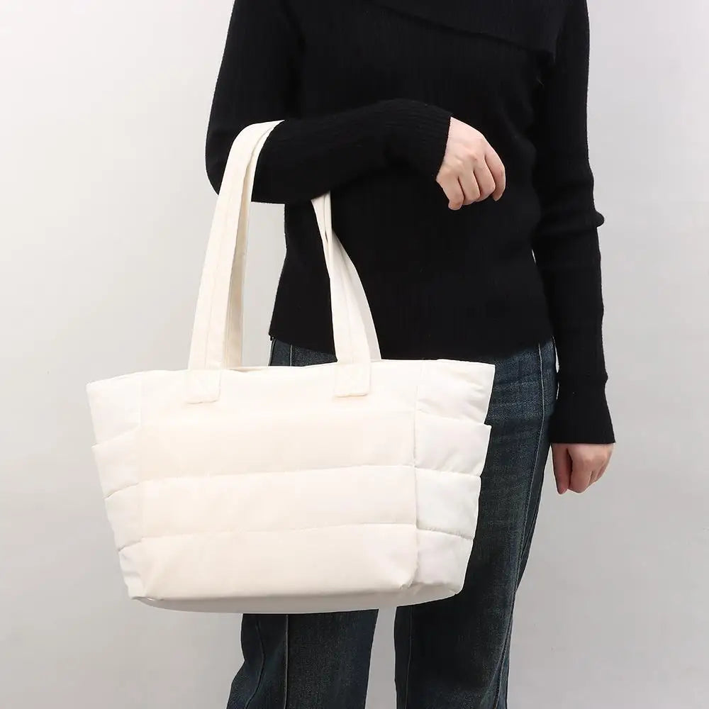 Ultralight quilted tote bag in soft pink with zip closure and shoulder straps