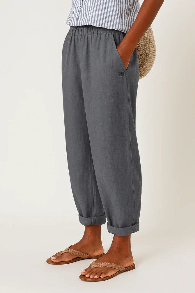 Lightweight women's casual trousers in beige with a relaxed wide-leg cut and elasticated waist