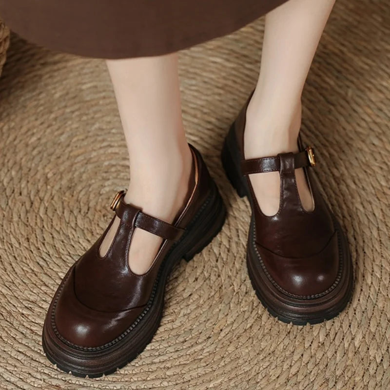 Linda | Orthopaedic shoes with T-strap